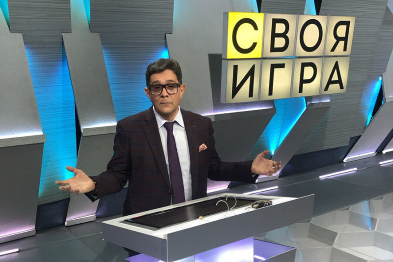 Ведущий Кулешов заявил, что мантии в «Своей игре» появились из-за бедности участников