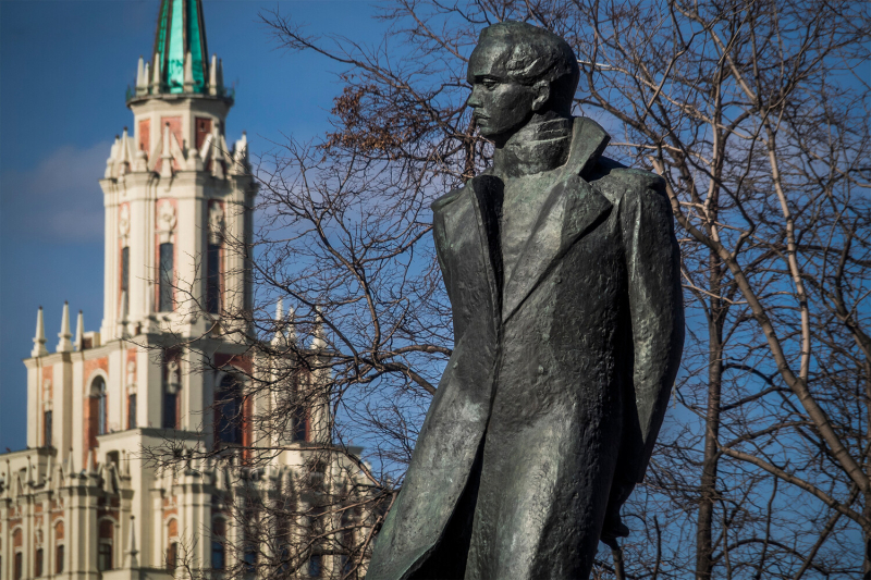 Поэт Михаил Лермонтов родился 210 лет назад