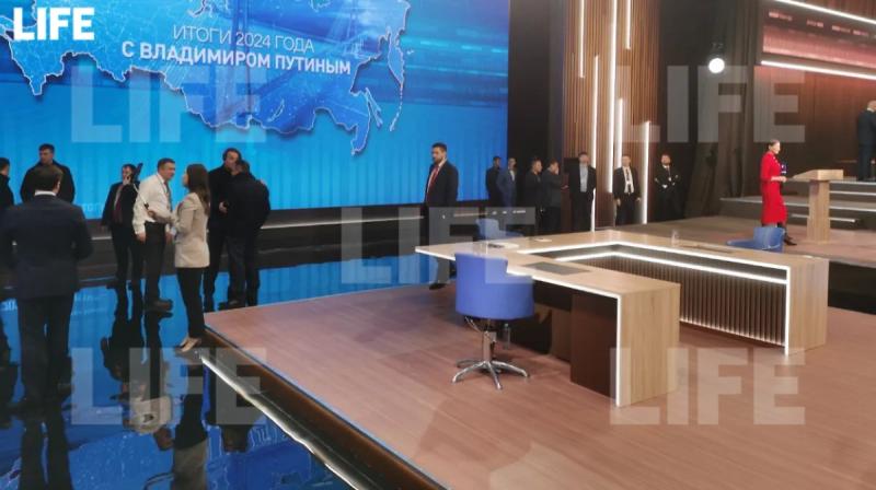 В Гостином дворе идут последние приготовления к прямой линии Путина