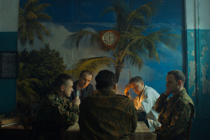 «Аутсорс», «Белый лотос», «Шершни» и еще 10 сериалов февраля