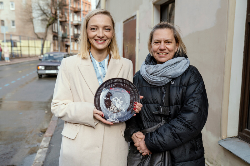 Интервью с&nbsp;Анной Пармас &mdash; о&nbsp;&laquo;Дорогом родственнике&raquo;, Шнурове и съемках &laquo;Осторожно, модерн!&raquo;