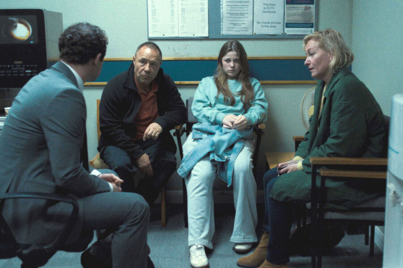 Все обсуждают сериал «Переходный возраст», снятый одним дублем. Стоит ли смотреть новый хит Netflix?