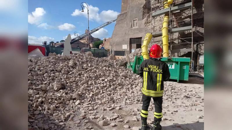 В центре Рима обрушилась часть средневековой башни, есть пострадавшие