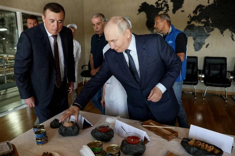 Острова попутали: Япония истерит о Курилах и монументах, но приняла рекордные 200 тыс россиян